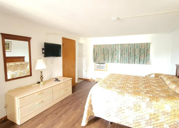 Motels in La Salle