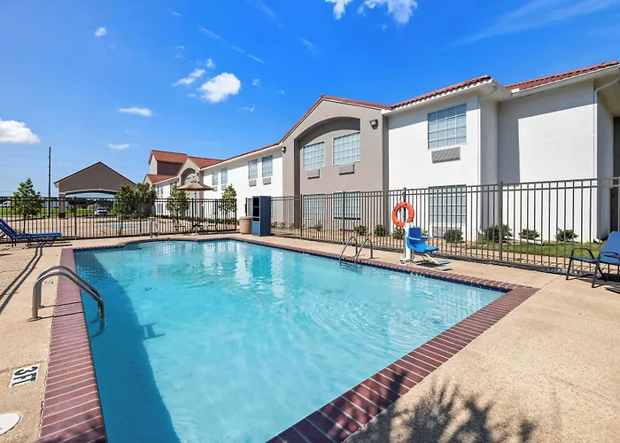 Cheap Hotels in Crowley