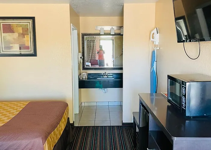 Motels in Dilley