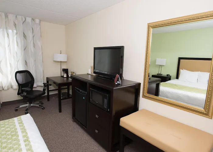 Cheap Hotels in Fairborn