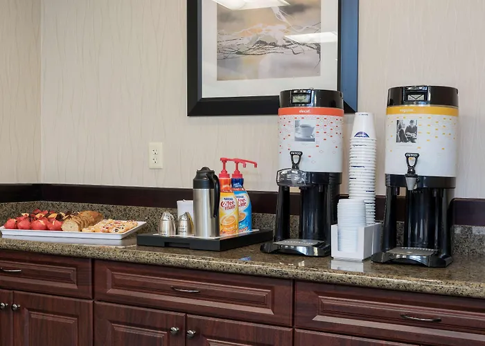 Cheap Hotels in Clinton Township