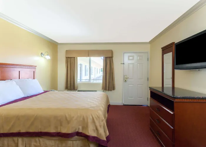Cheap Hotels in Brea
