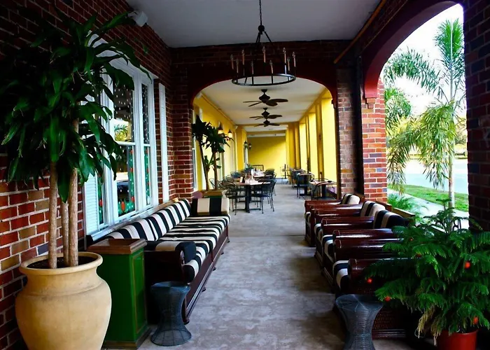 Cheap Hotels in Holiday