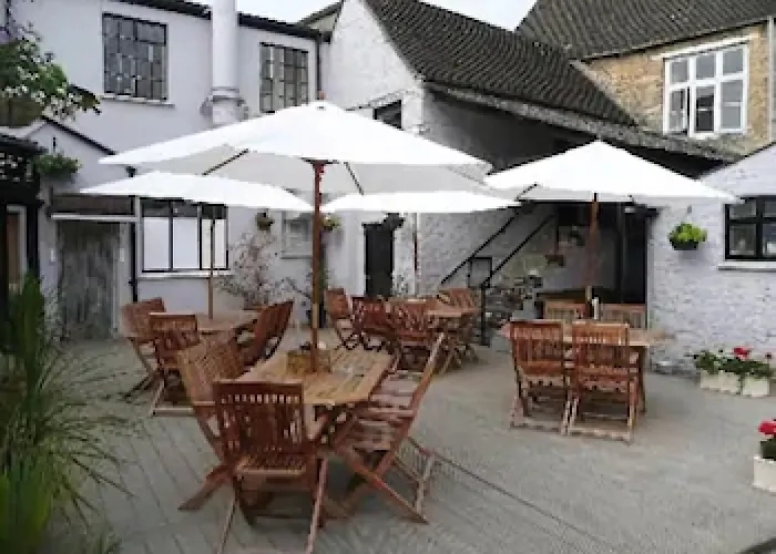 Cheap Hotels in Witney