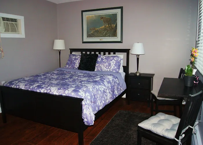 Motels in Waterton Park