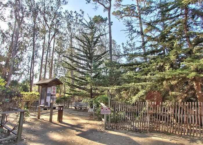 Motels in Pacific Grove