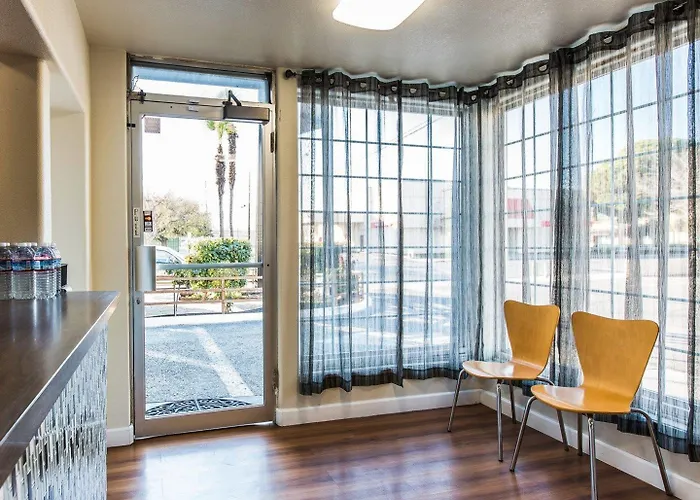 Motels in Hanford