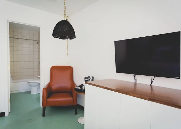 Cheap Hotels in Daly City