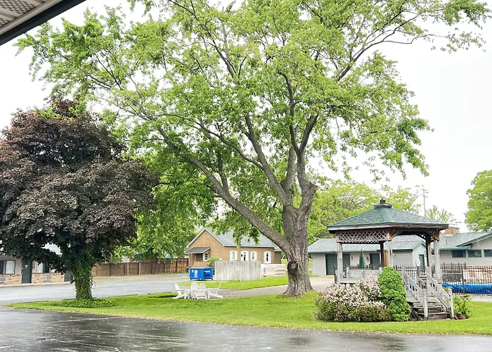 Motels in Whitehall
