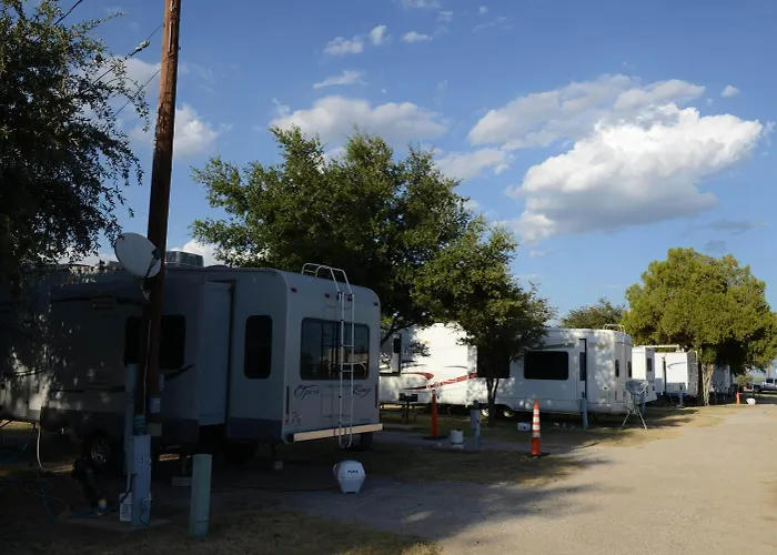 Motels in Rising Star