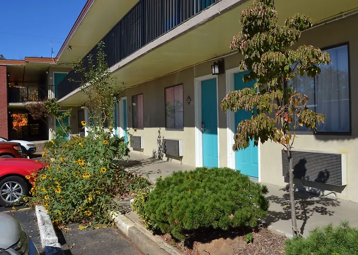 Motels in Avon