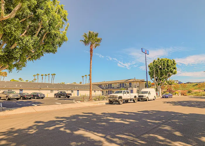 Cheap Hotels in Tustin