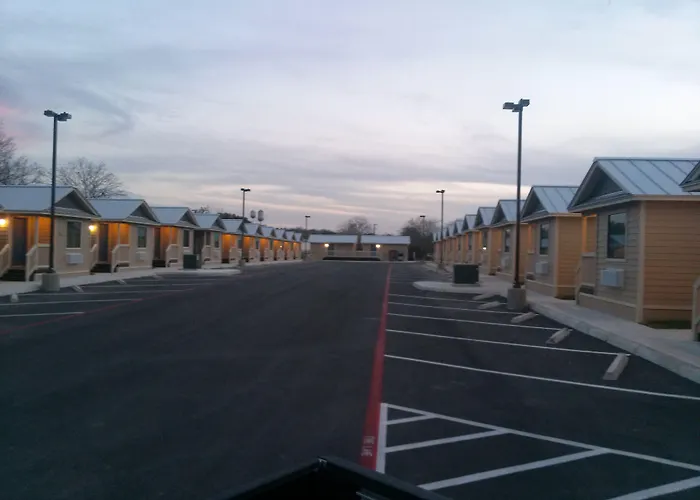 Motels in George West