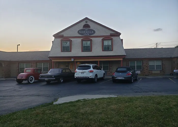 Motels in Norwalk