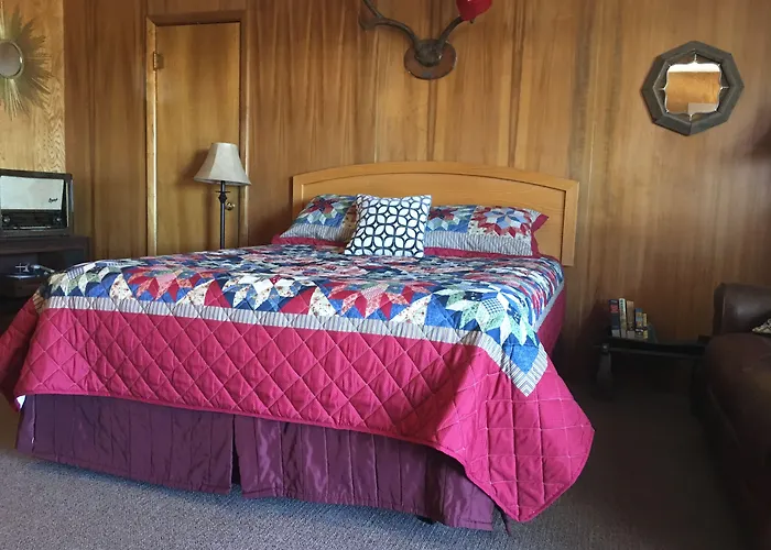 Motels in Raton