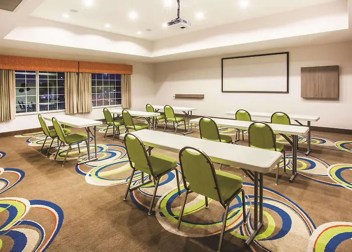 Cheap Hotels in Woodbury