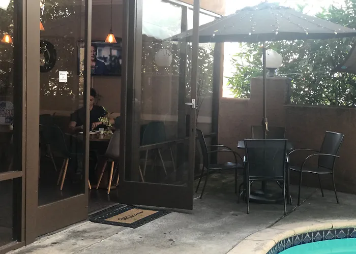 Cheap Hotels in Alhambra