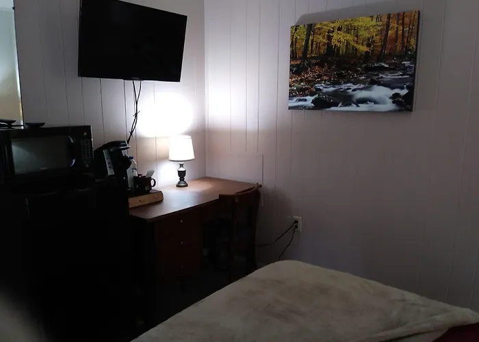 Motels in Kane