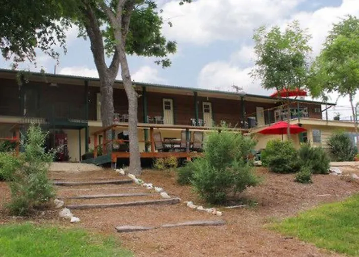 Cheap Hotels in Canyon Lake