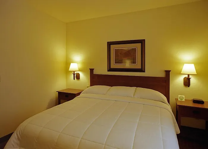 Cheap Hotels in Hendersonville