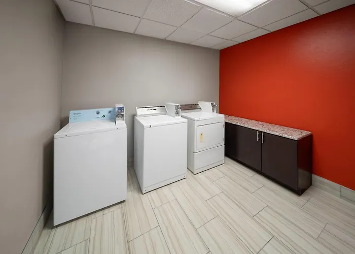 Cheap Hotels in Moore