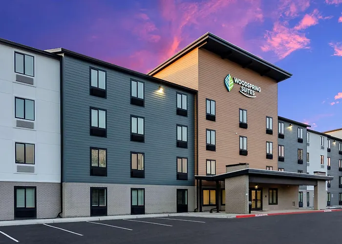 Cheap Hotels in Lakewood