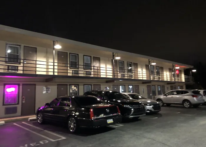 Cheap Hotels in Media