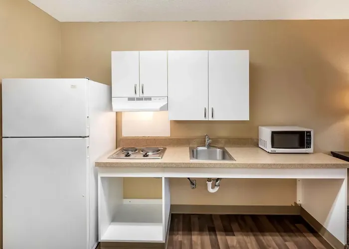 Cheap Hotels in La Mirada