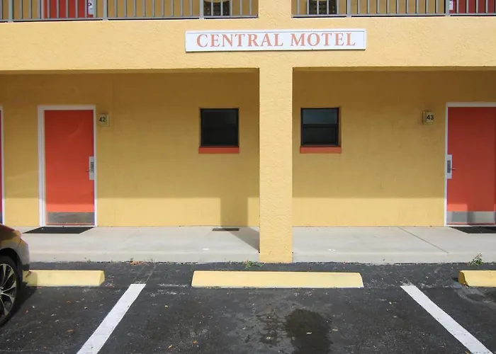 Motels in Inglis