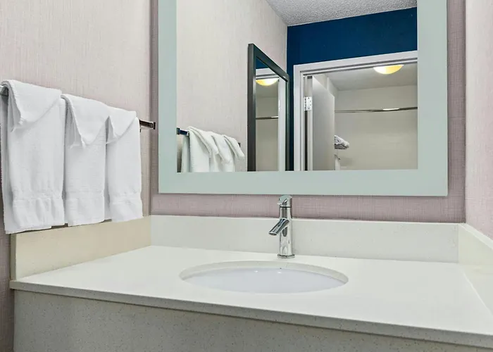 Cheap Hotels in Saint Louis Park