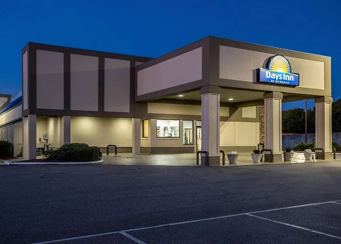 Cheap Hotels in Adel