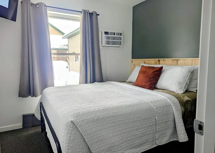 Motels in Curtis