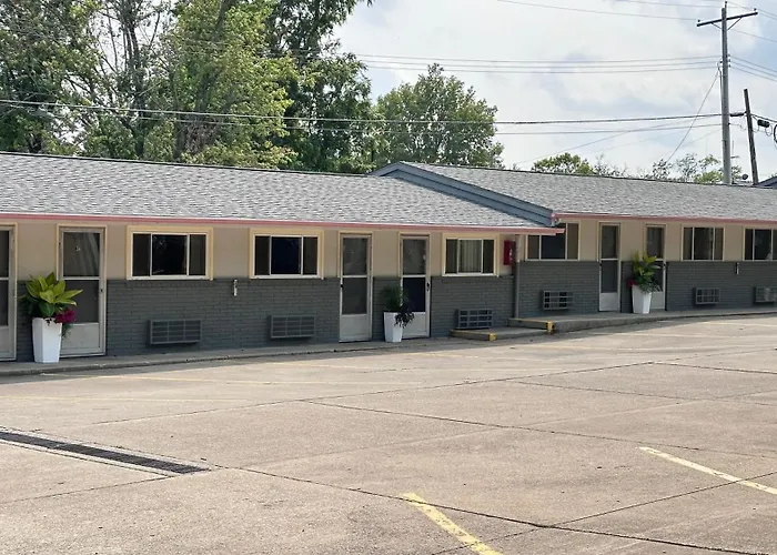 Motels in Altamont