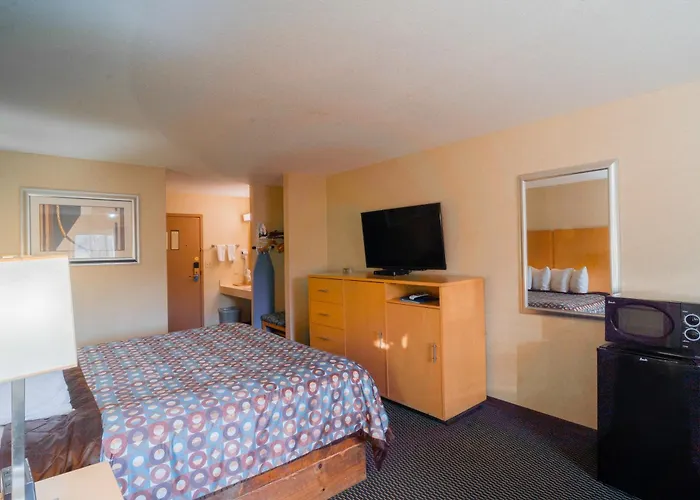 Motels in Underwood