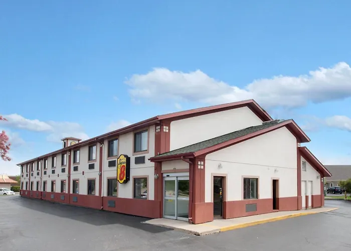 Cheap Hotels in Crystal Lake