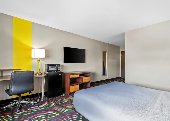 Cheap Hotels in Farmington