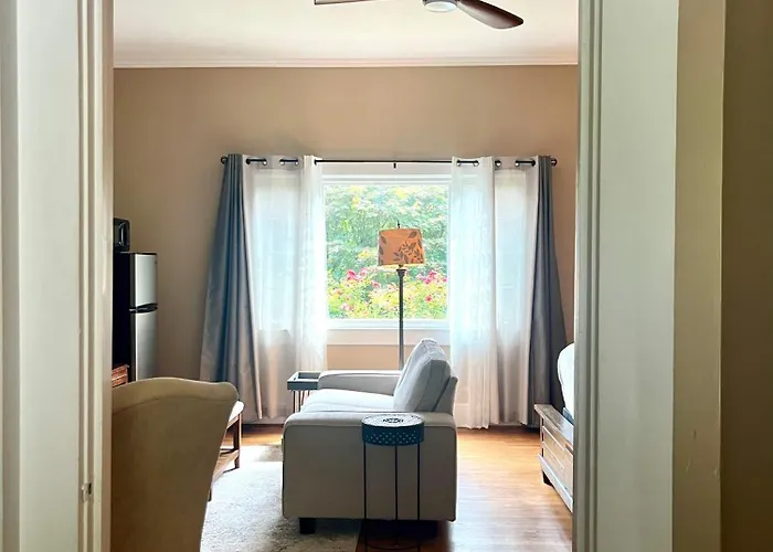Bed and Breakfasts in Lake Junaluska
