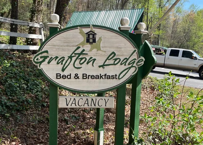 Bed and Breakfasts in Chimney Rock