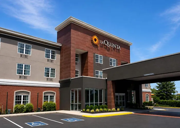 Cheap Hotels in Farragut