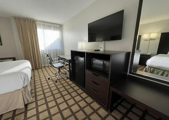 Cheap Hotels in Queensbury