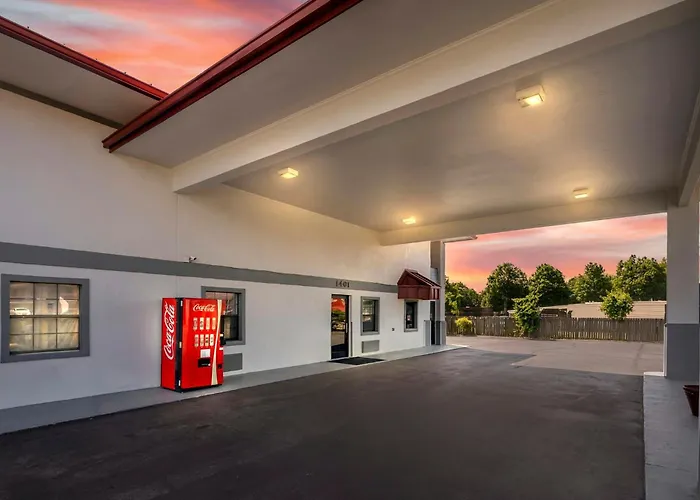 Motels in Oakville