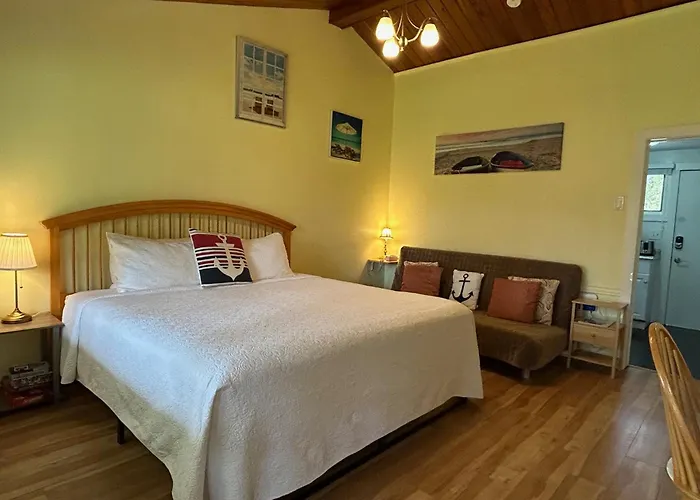 Cheap Hotels in Oak Bluffs