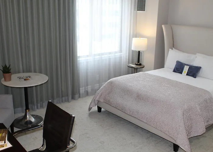 Cheap Hotels in Edina