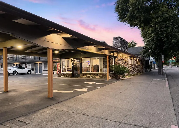Motels in Weaverville
