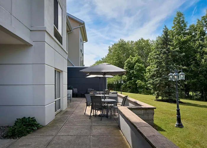 Cheap Hotels in Avon