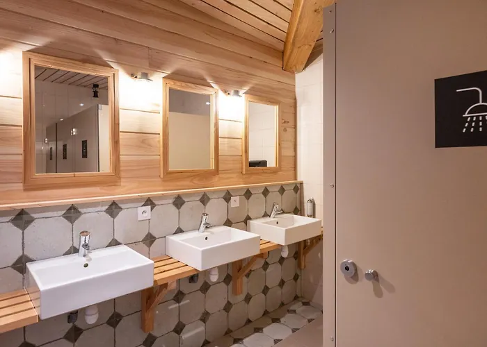 Hostels in Versailles