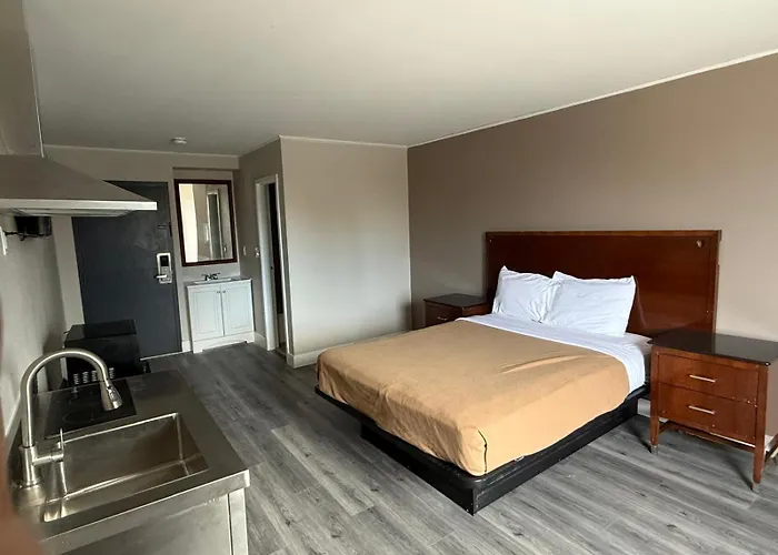 Motels in Latham