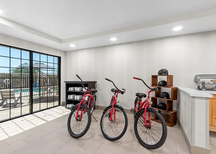 Cheap Hotels in Goodyear
