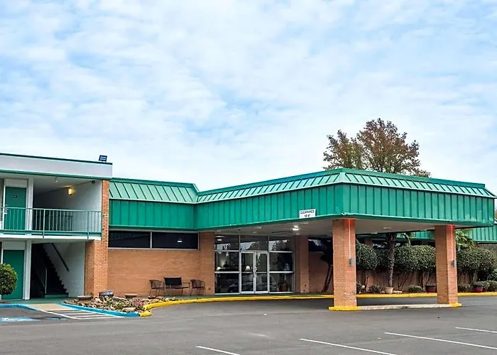 Cheap Hotels in Hope
