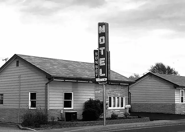 Motels in Broadway